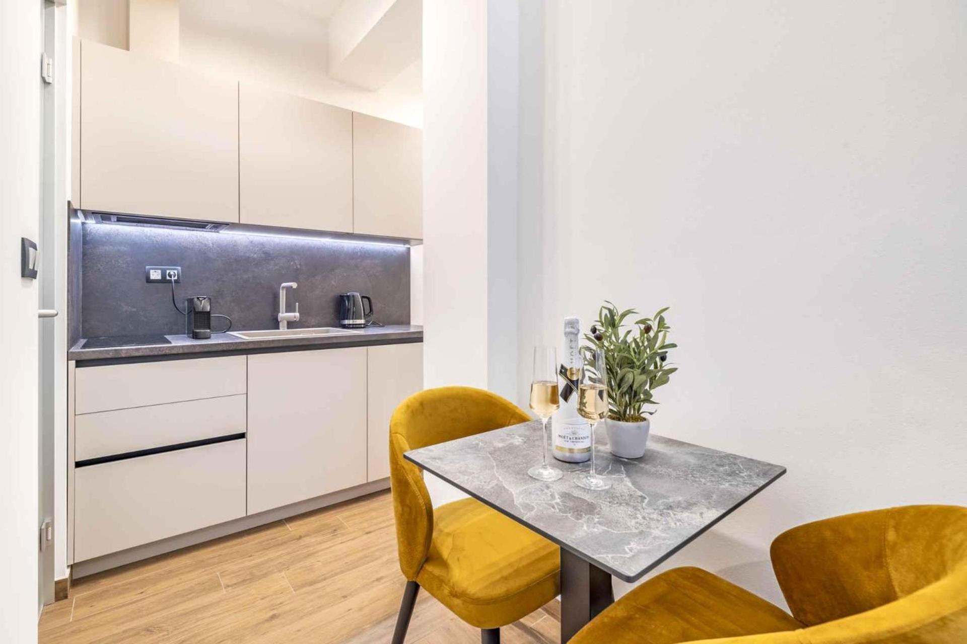 Boutique Apartments, 2nd Floor, No Elevator Apartmán