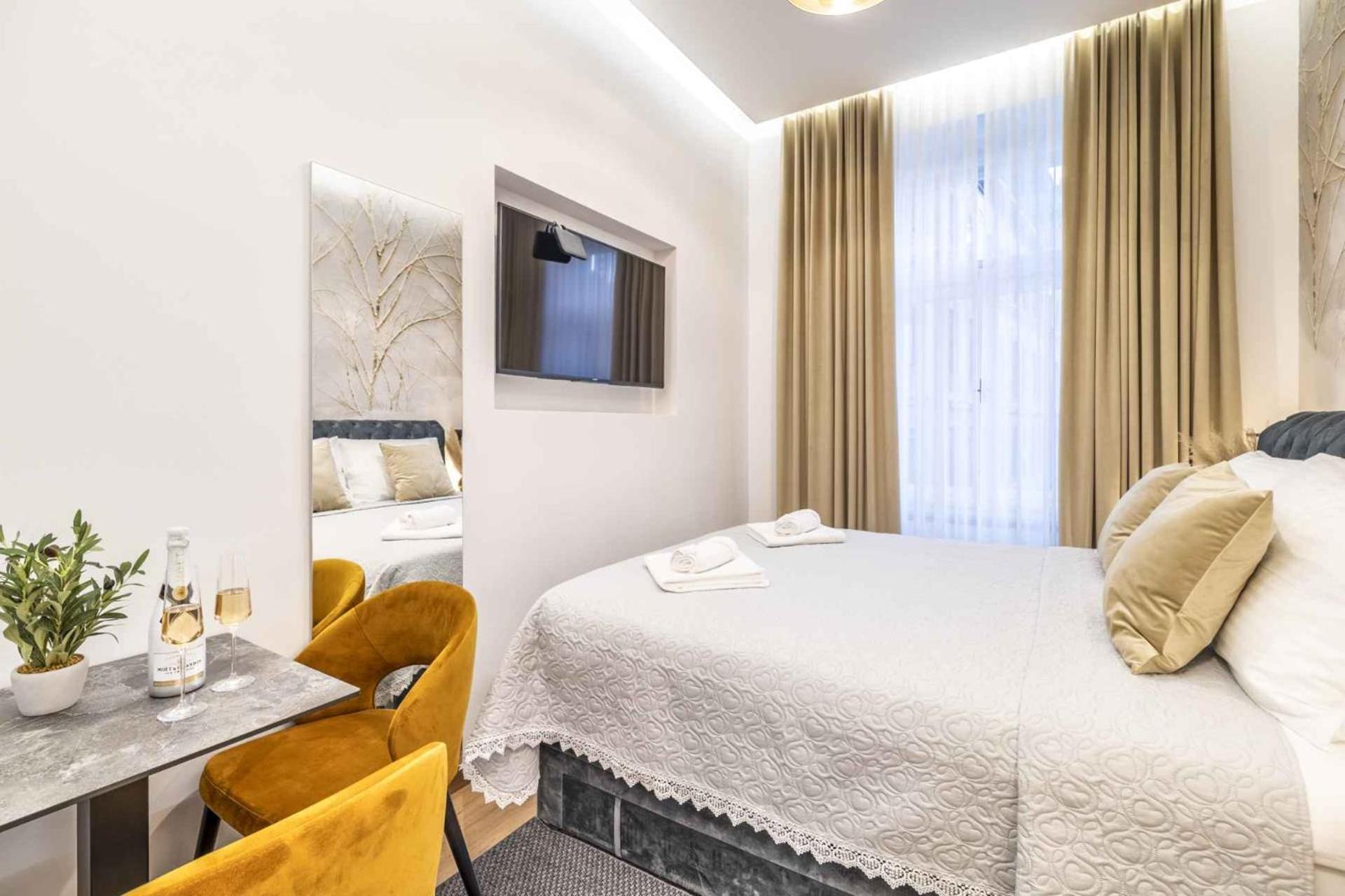 Boutique Apartments, 2nd Floor, No Elevator Apartmán